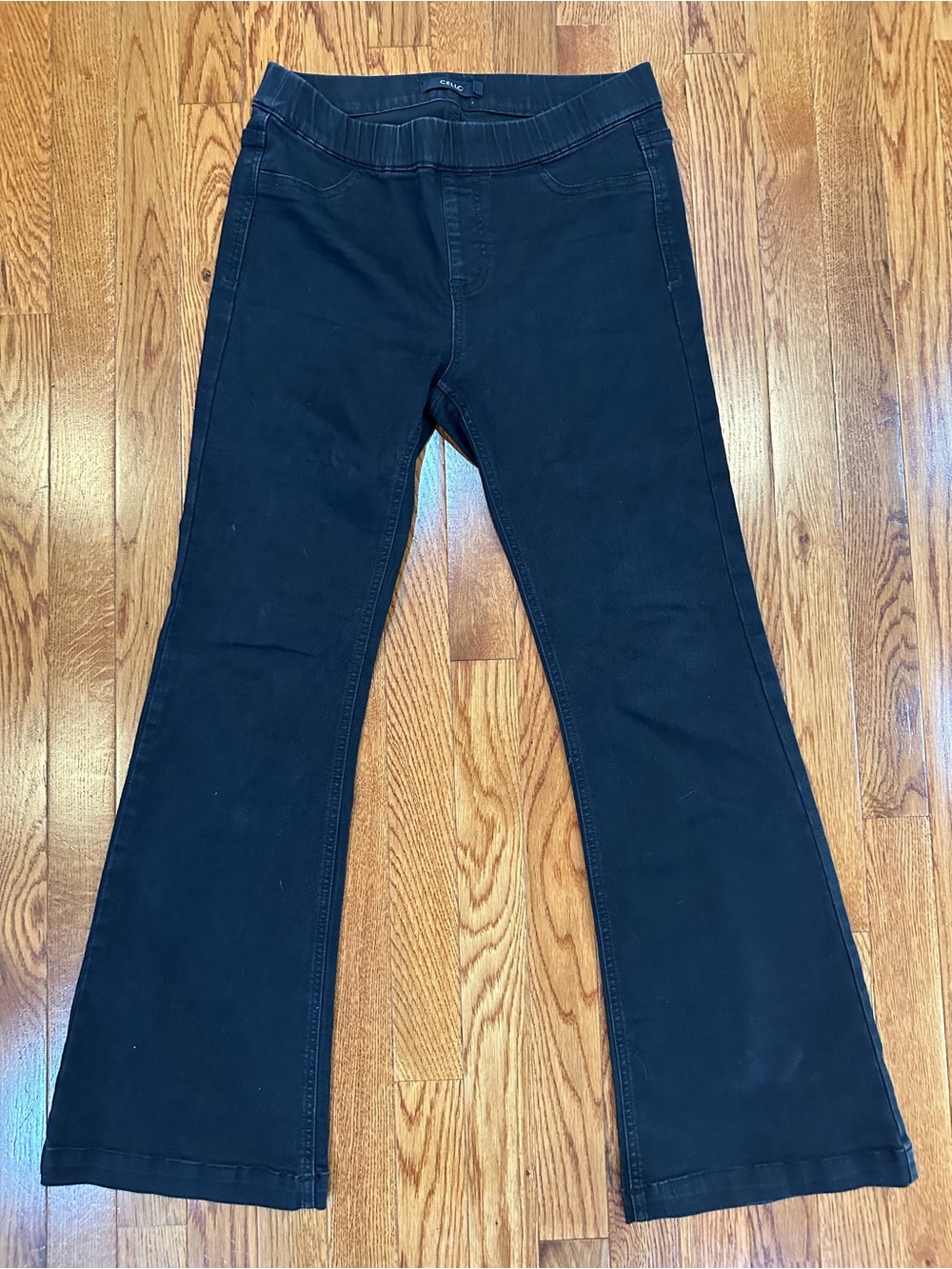Cello black flare leg pull on jeans women’s size medium EUC